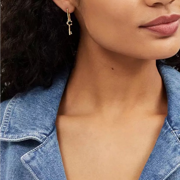 Coach Resin Padlock And Key Mismatch Earrings nwt ! - Picture 3 of 4